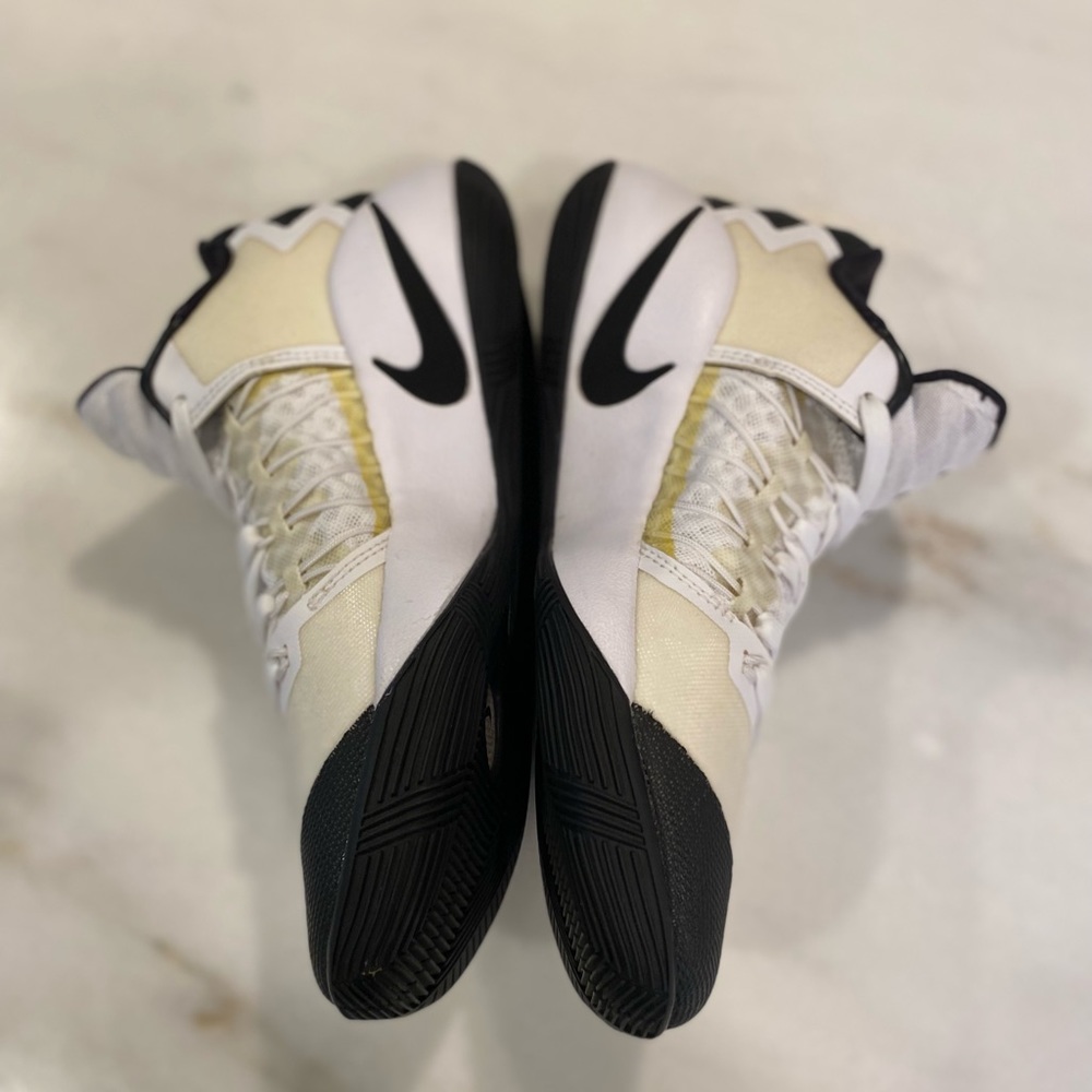 Nike Hyperdunks - Picture 2 of 8